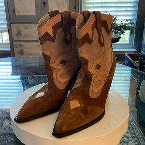 Toral Brand size9 short cowboy style boot